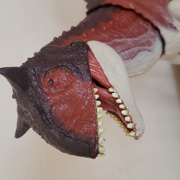 Jurassic World Fallen  Kingdom Carnotaurus with Virtual Scan Stamp Large - Picture 10 of 16